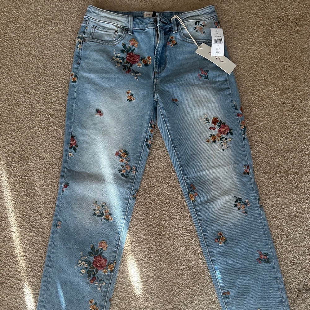 NWT! Driftwood Floral Embroidered Light Wash Denim Size 27/29 Taylor Swift Style